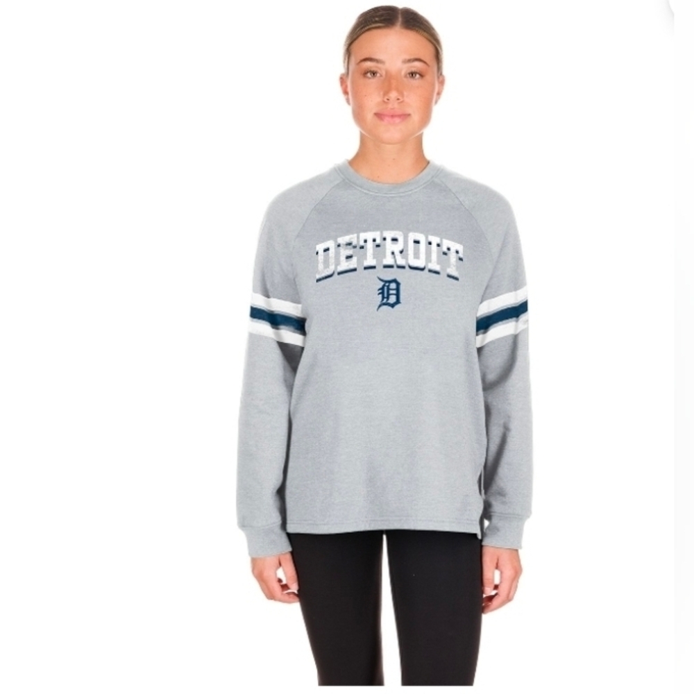 Genuine Merchandise Women's Long Sleeve PulloverLength 26Size L PTP 22